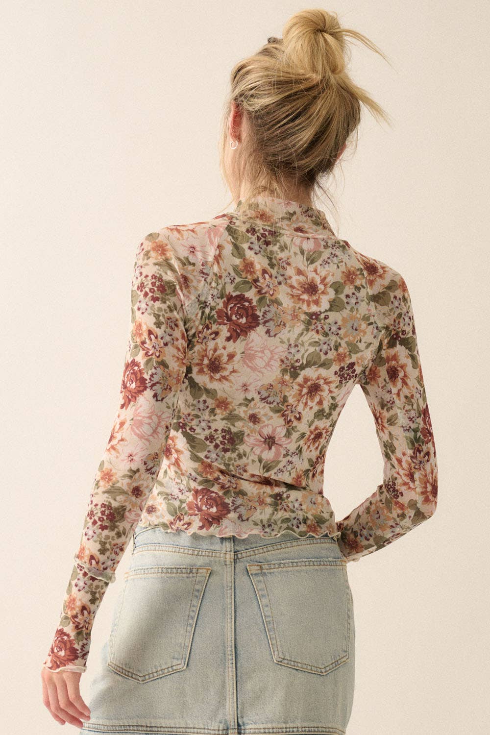 Floral Mesh Lettuce-Edge High-Neck Top: Cream