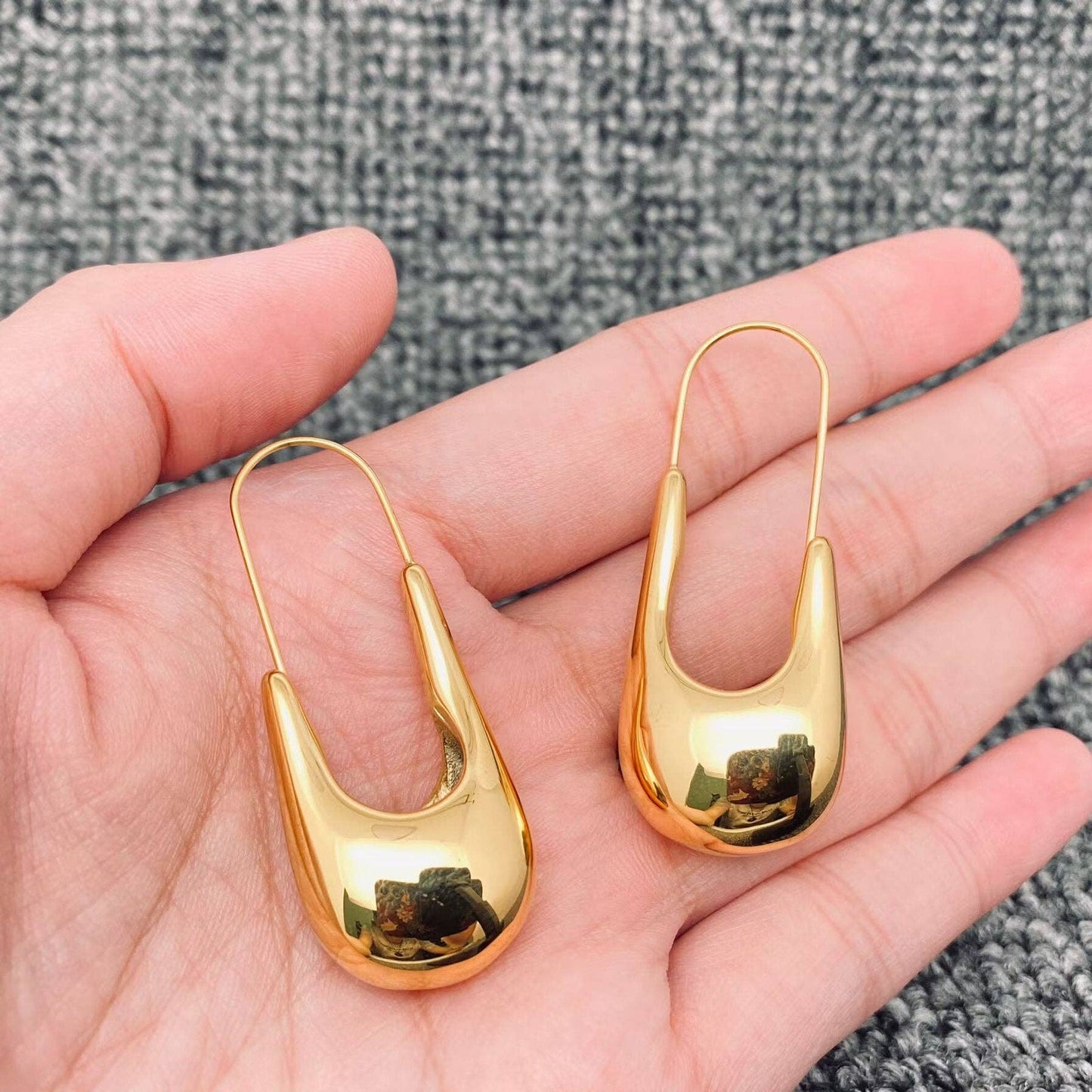 Pin Design Glossy 18K Gold Plated SS Earrings