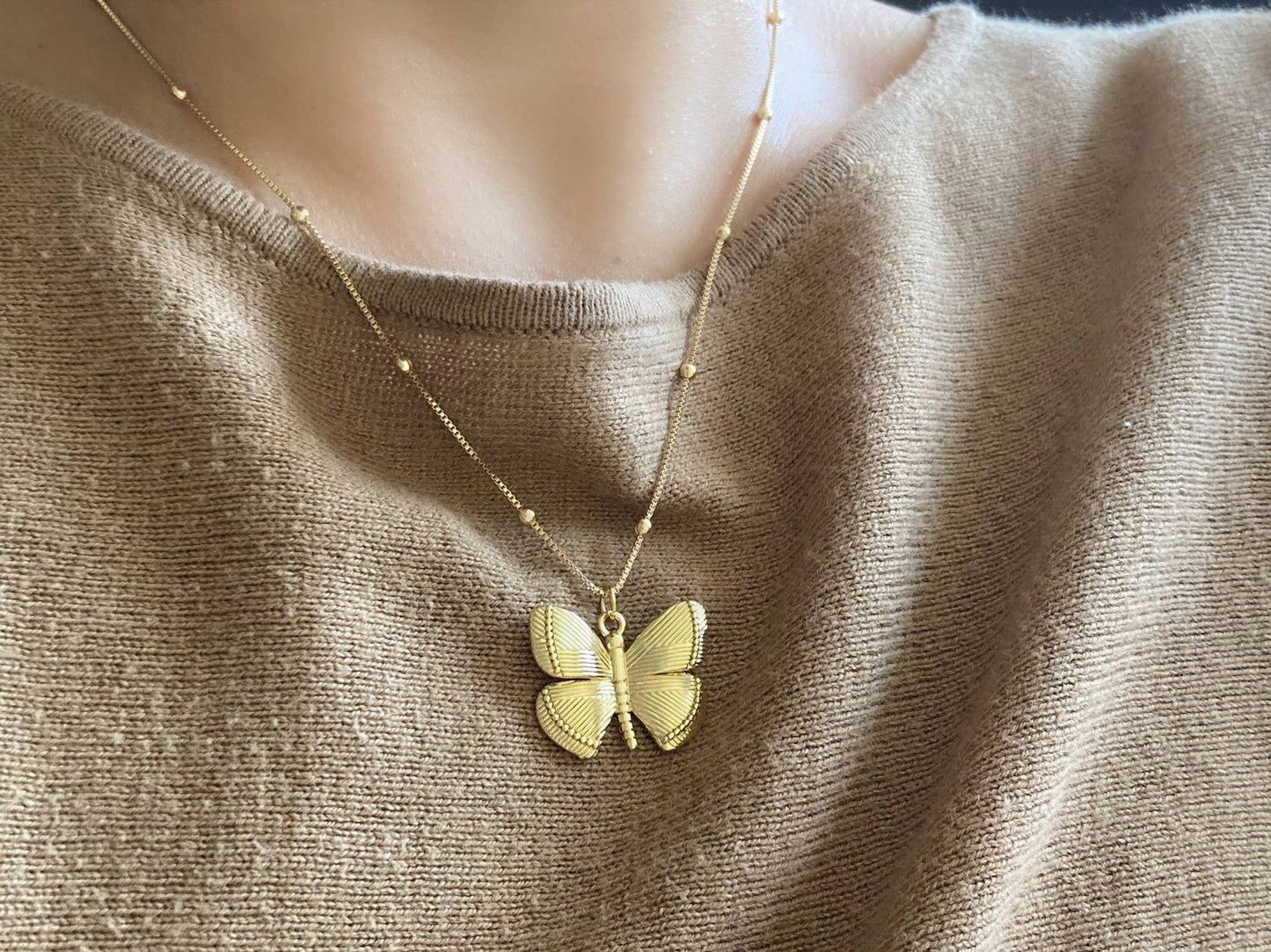 Gold butterfly pendant necklace monarch butterflies wings: Satellite Chain